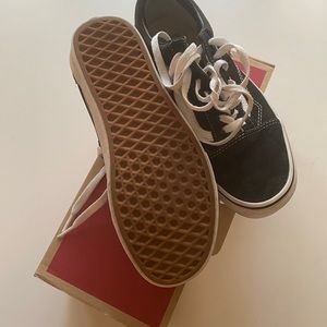 Old school vans 6.0 men’s 7.5 women’s